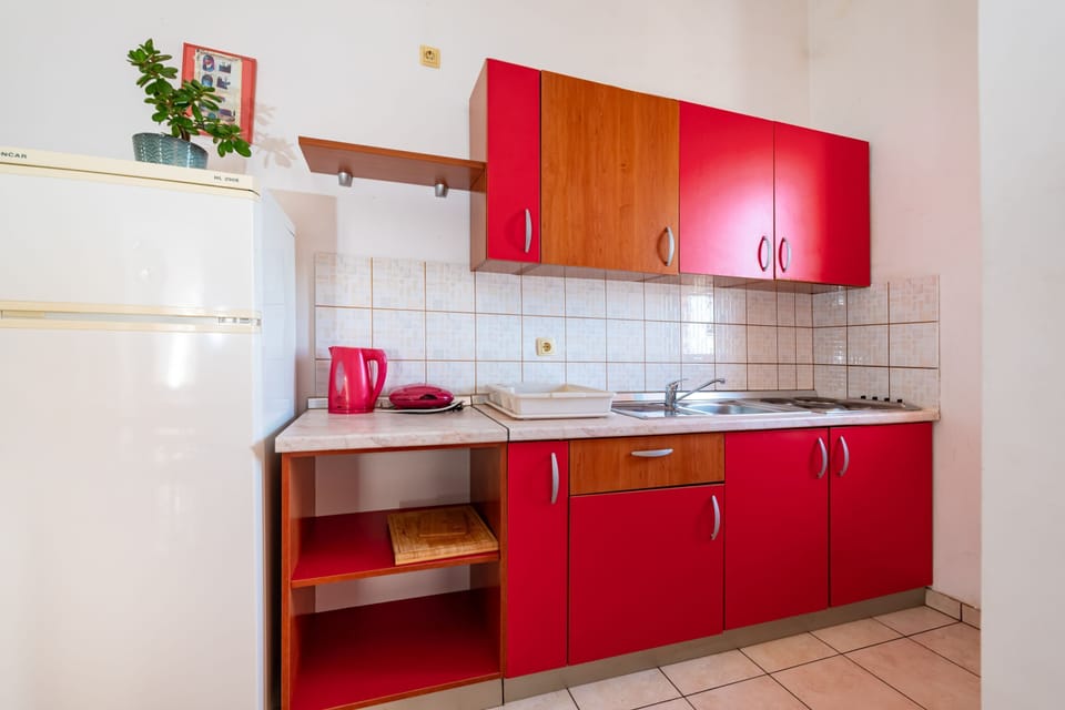 Apartment, 3 Bedrooms, Balcony, Garden View | Private kitchen