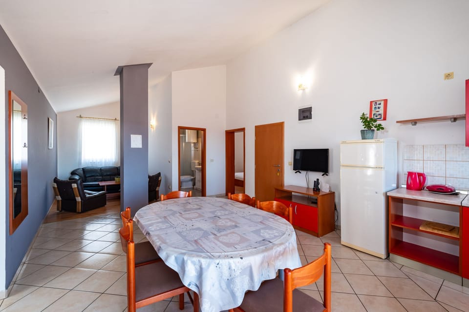Apartment, 3 Bedrooms, Balcony, Garden View | Interior