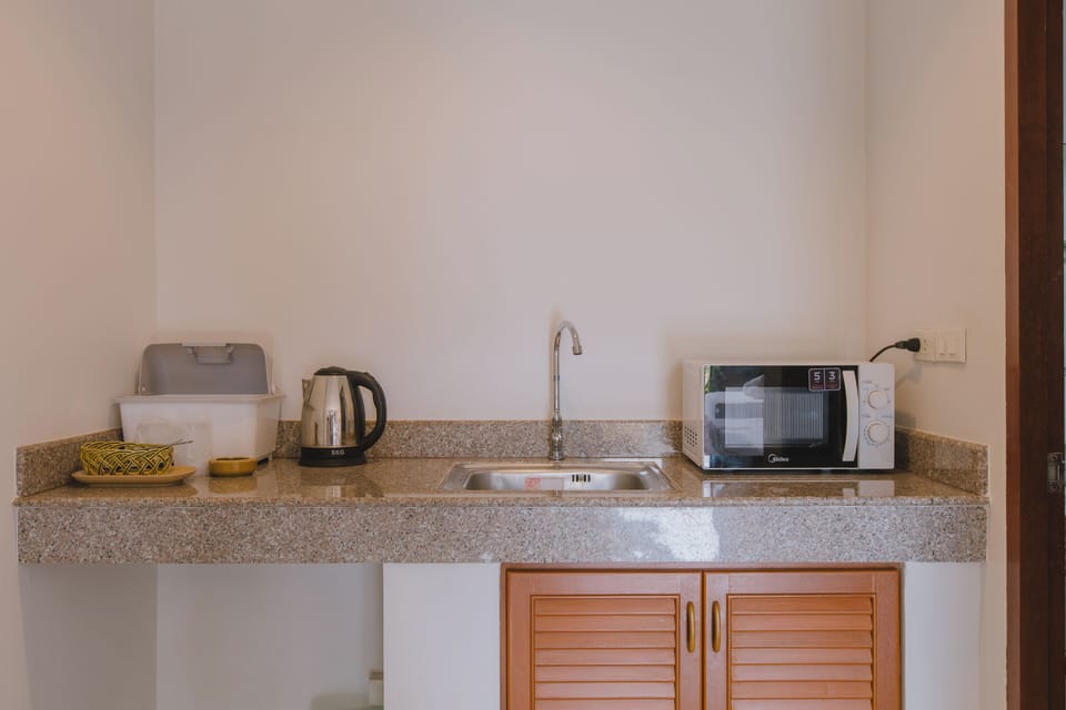 Triple studio kitchenette with balcony | Private kitchenette | Fridge