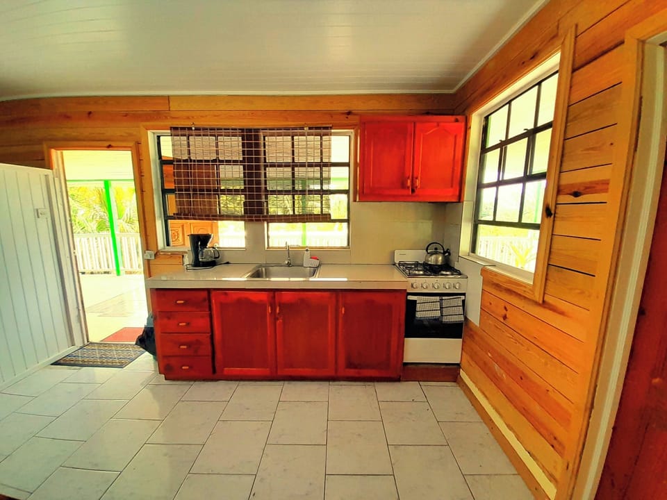 Basic Studio, Mountain View | Private kitchenette | Cookware/dishes/utensils, dining tables
