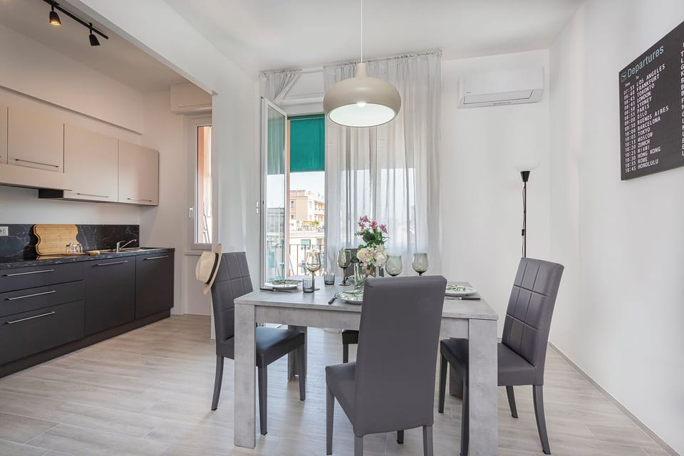 Apartment, Balcony | Private kitchen | Highchair