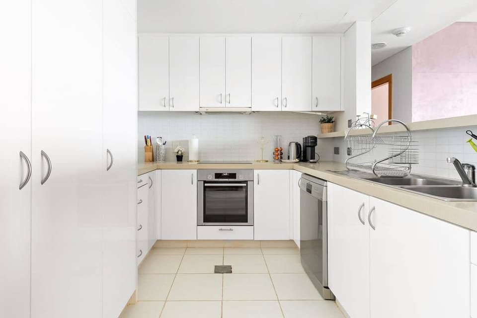 Premium Apartment, Balcony, City View | Private kitchen | Fridge, microwave, oven, coffee/tea maker