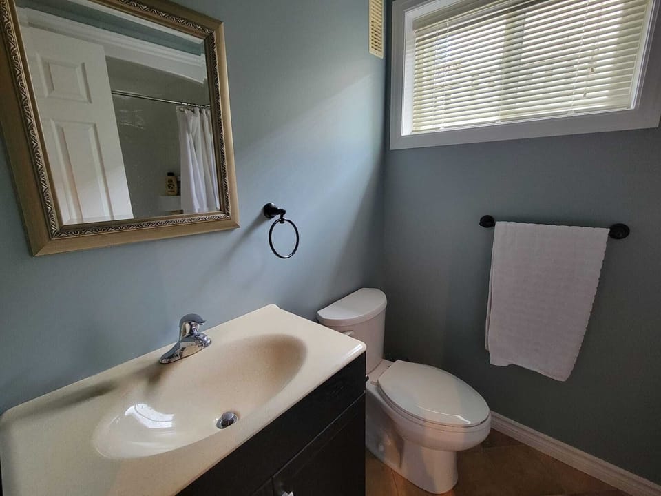 Full bathroom with toilet, bathtub and essentials. 