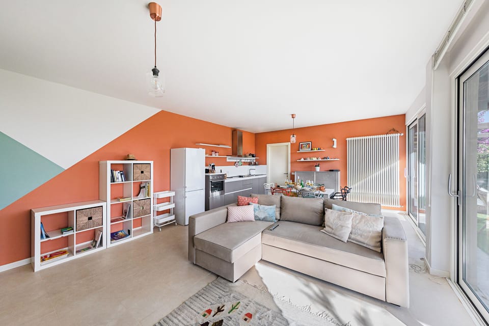 Apartment | Living area | 35-cm TV with digital channels