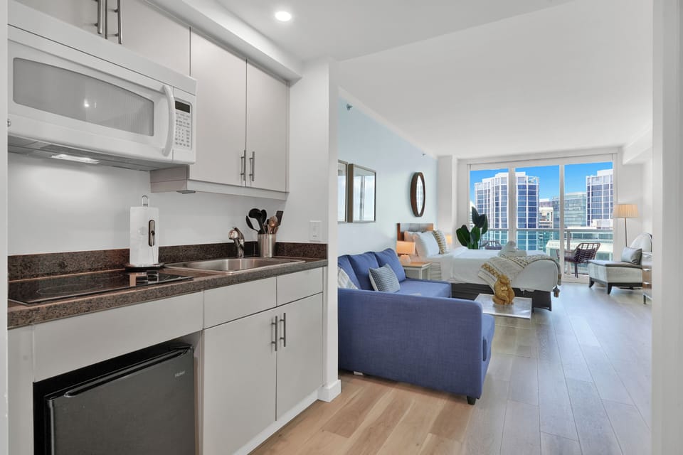 Comfort Studio, Balcony, Ocean View | Private kitchen