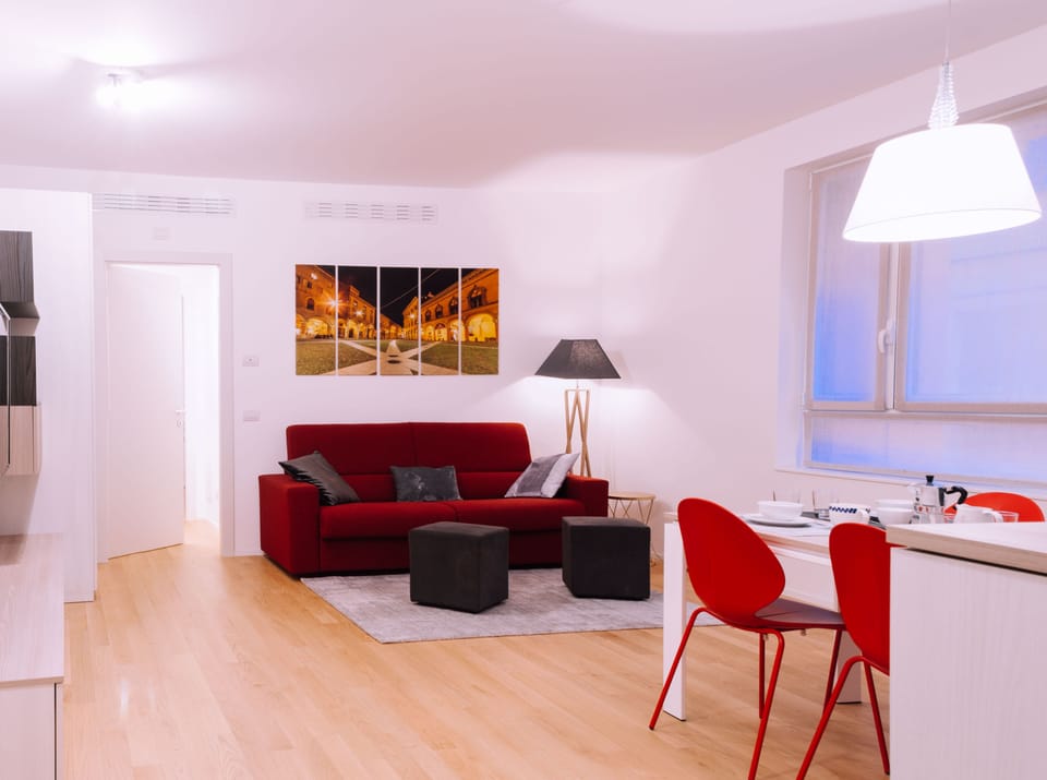 Apartment | Living area | 35-cm flat-screen TV with digital channels