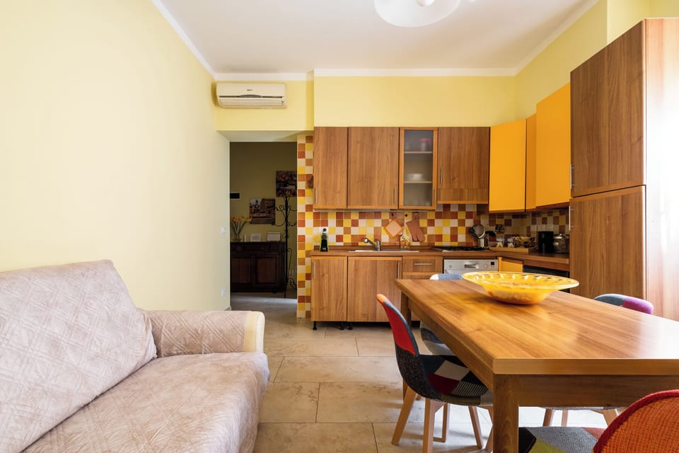 Apartment | Living area | 35-inch TV with digital channels