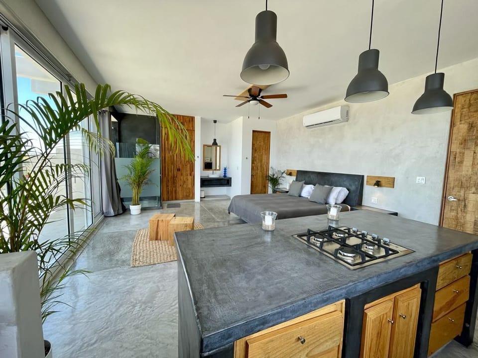 Suite #18 Ocean View King with Kitchen | In-room safe, WiFi (free), bed sheets