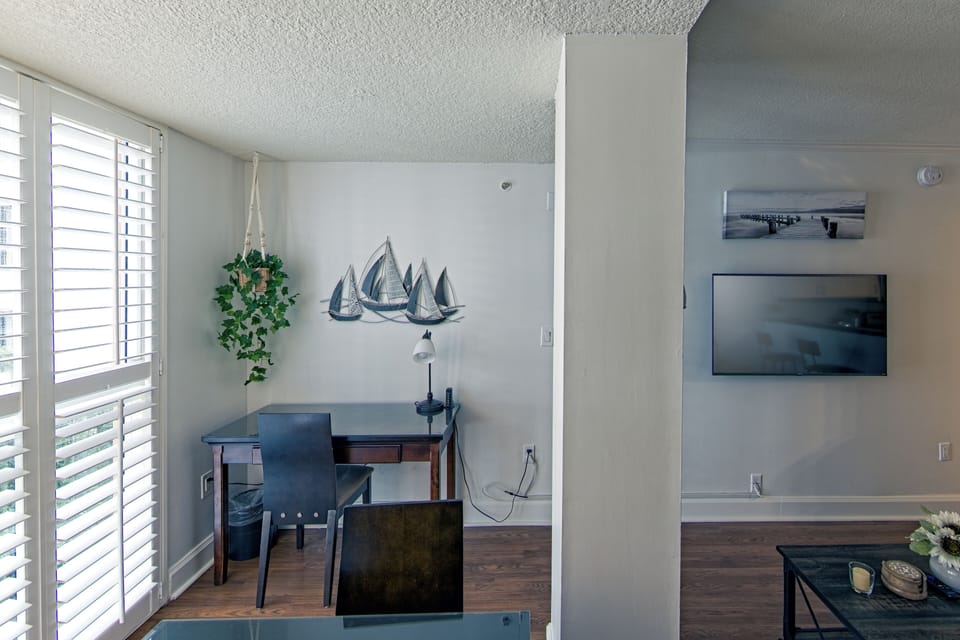 Comfort Apartment, 1 Queen Bed with Sofa bed, Kitchen | Living area