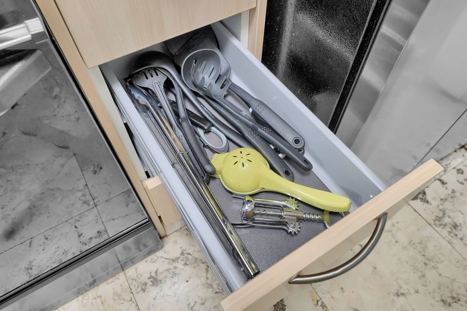 Comfort Condo, 1 King Bed with Sofa bed, Private Bathroom | Private kitchen