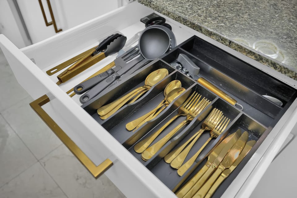 Comfort Condo, 1 Bedroom, Kitchen | Private kitchen