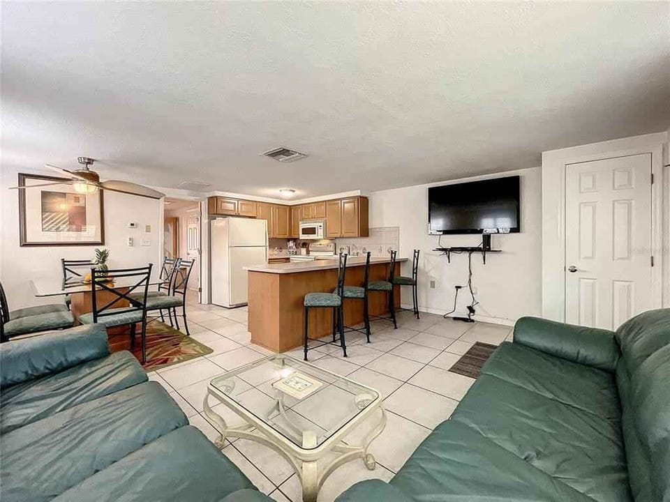 Comfort Duplex, 2 Bedrooms, Lakeside | Living area