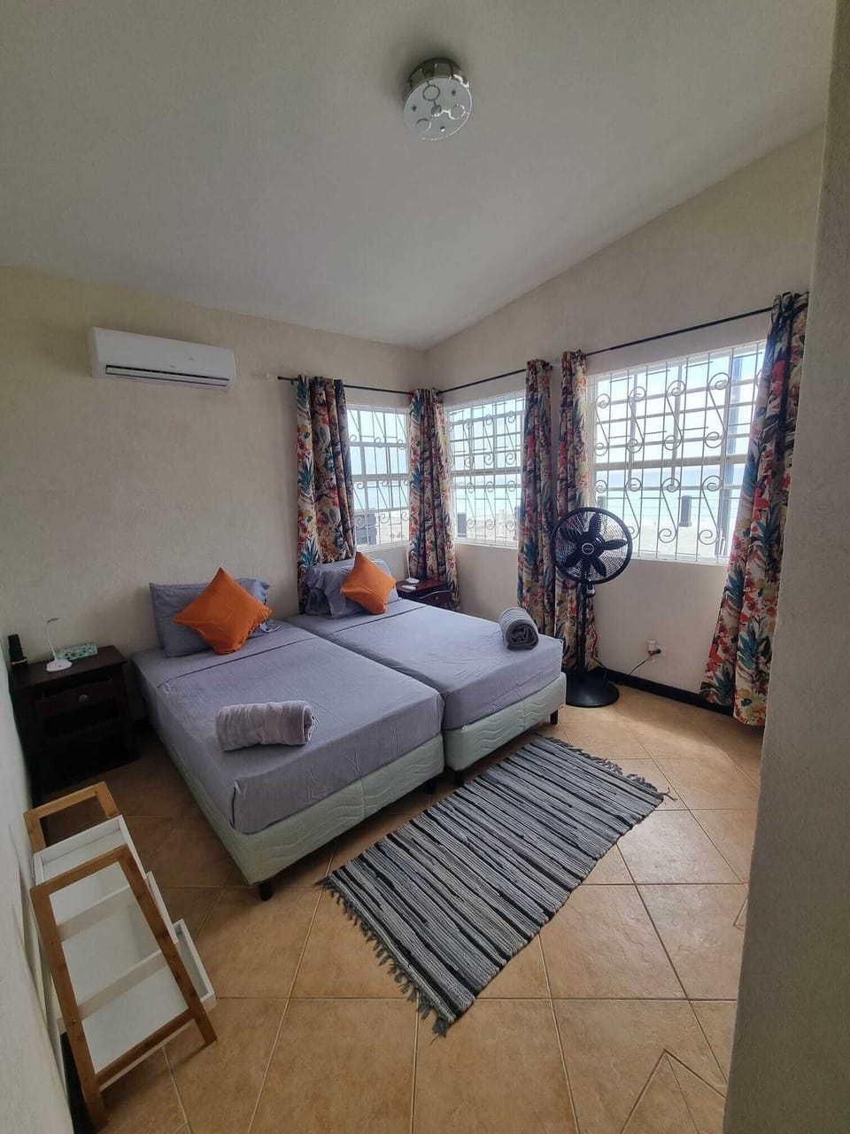 Comfortable second bedroom with flexible bed configuration: choose between two single beds or a quee