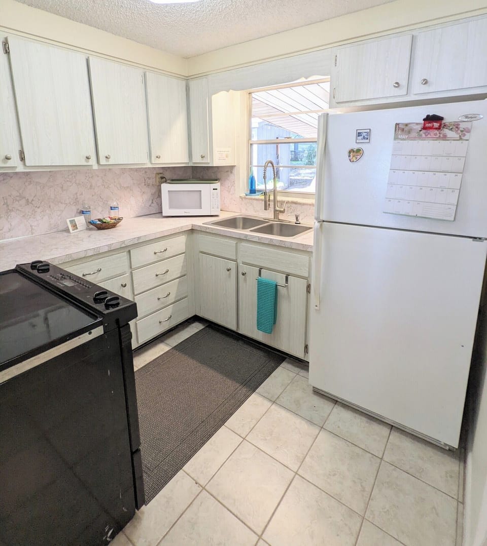 Cozy, fully equipped kitchen