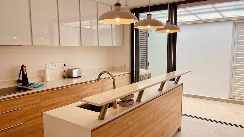 Apartment, 3 Bedrooms, Private Pool, Mountain View | Interior