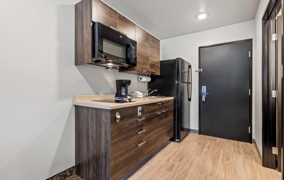 Full-size fridge, microwave, stovetop, coffee/tea maker