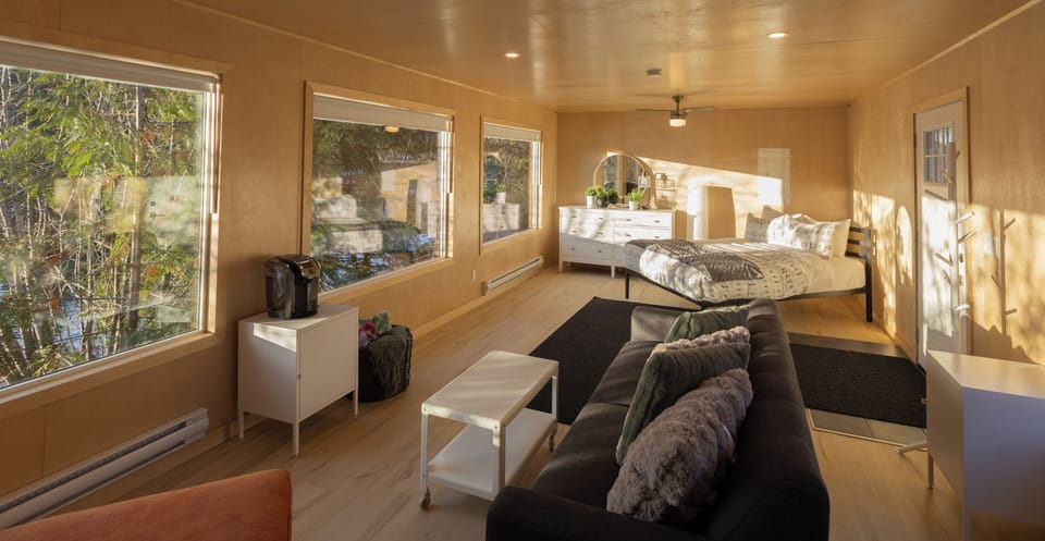 Jade Glamping Cabin | WiFi (free), bed sheets