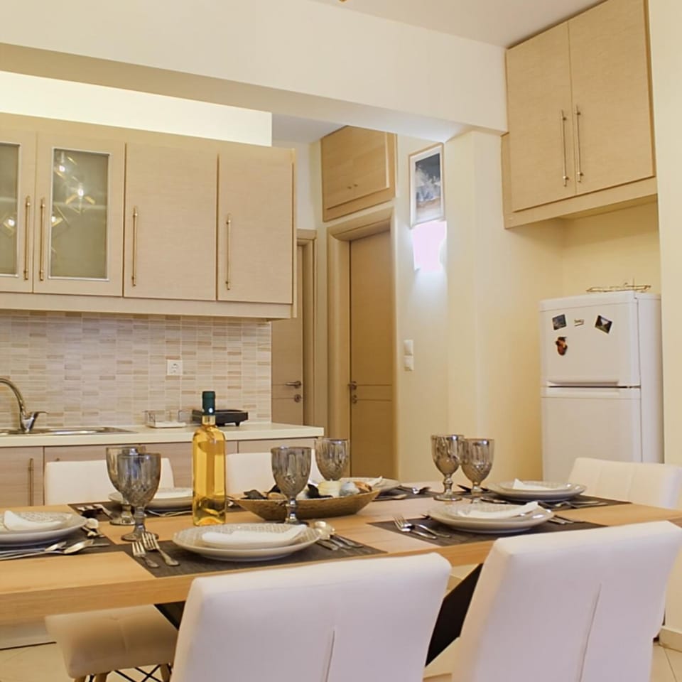 House | 2 bedrooms, desk