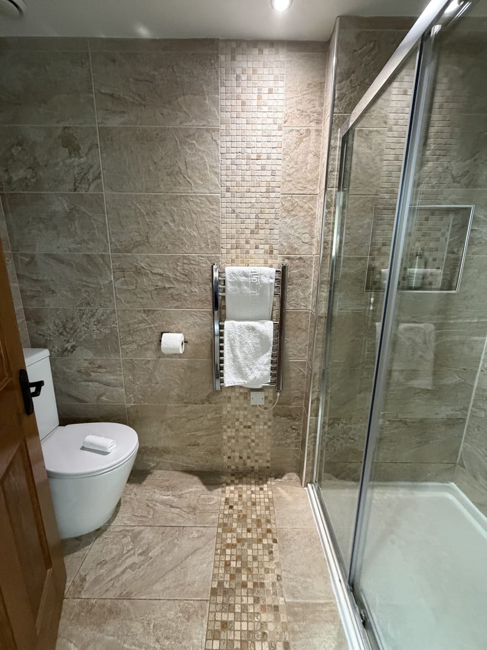 Classic Double Room | Bathroom | Shower, towels