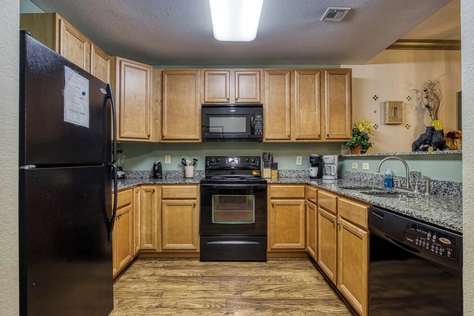 Kitchen, Granite Countertop, Black Appliances, Hardwood, Knives, Coffee, Keurig.