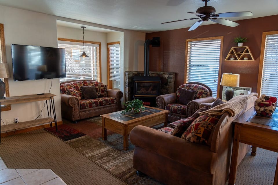 Condo, Multiple Beds, Fireplace, Mountain View (A16) | Living area | Fireplace