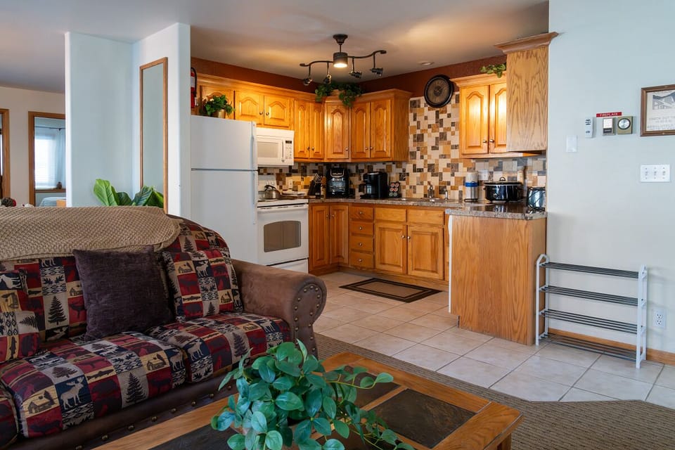 Condo, Multiple Beds, Fireplace, Mountain View (A16) | Private kitchen | Coffee/tea maker