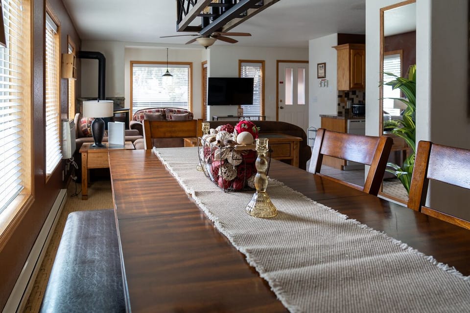 Condo, Multiple Beds, Fireplace, Mountain View (A17) | Living area | TV, fireplace