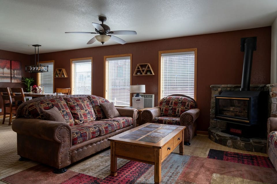 Condo, Multiple Beds, Fireplace, Mountain View (A17) | Living area | TV, fireplace
