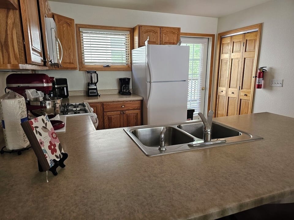 Condo, Multiple Beds, Fireplace, Mountain View (C07) | Private kitchen | Coffee/tea maker