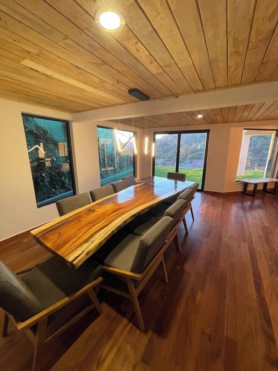 Panoramic House | Dining room