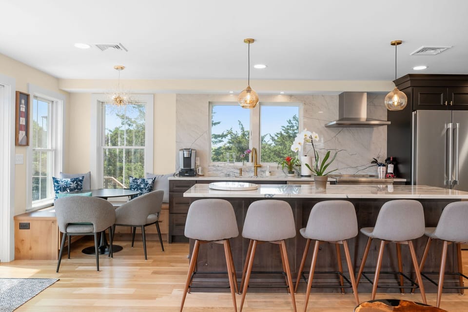 Inviting dining nook and convenient breakfast bar with seating for up to five guests