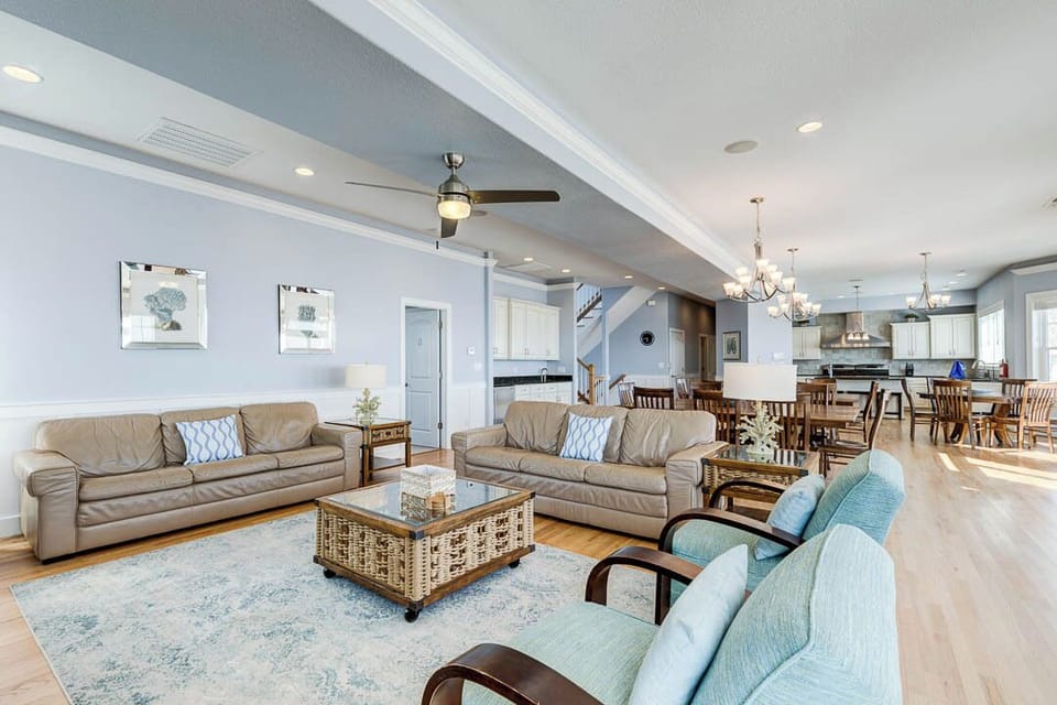 Mid-Level Living Room with Deck Access