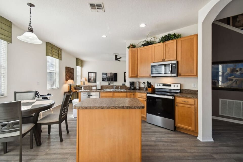 Modern kitchen with island and cozy dining nook – perfect for gatherings.