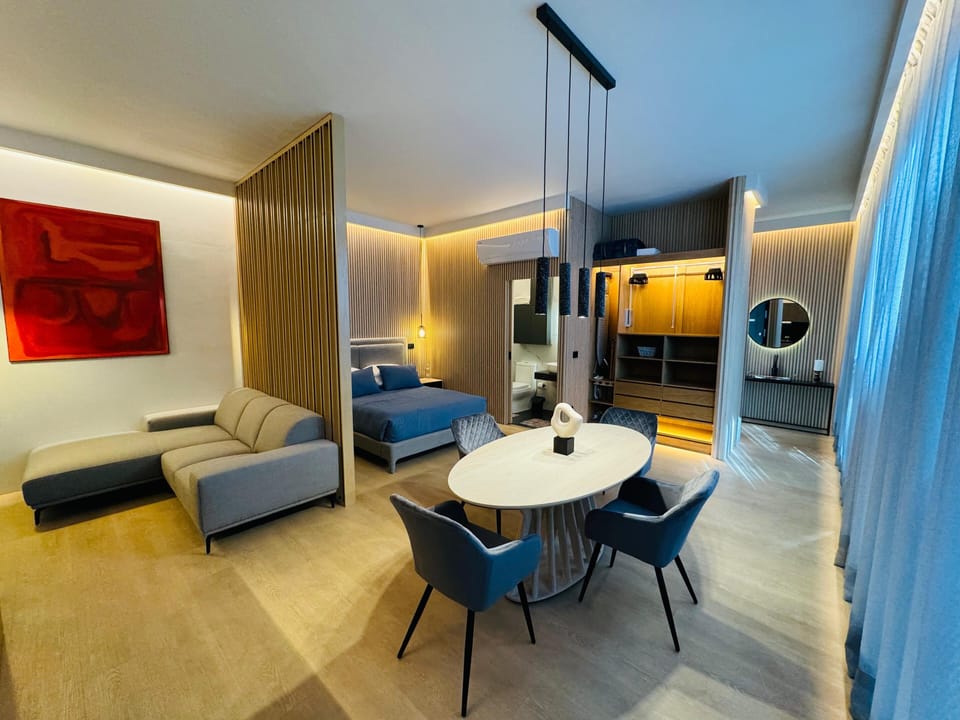 Deluxe Loft, City View | 1 bedroom, iron/ironing board, free WiFi