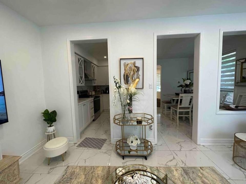 LIVING ROOM PICTURE 