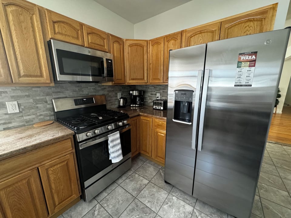 Kitchenette and Appliances