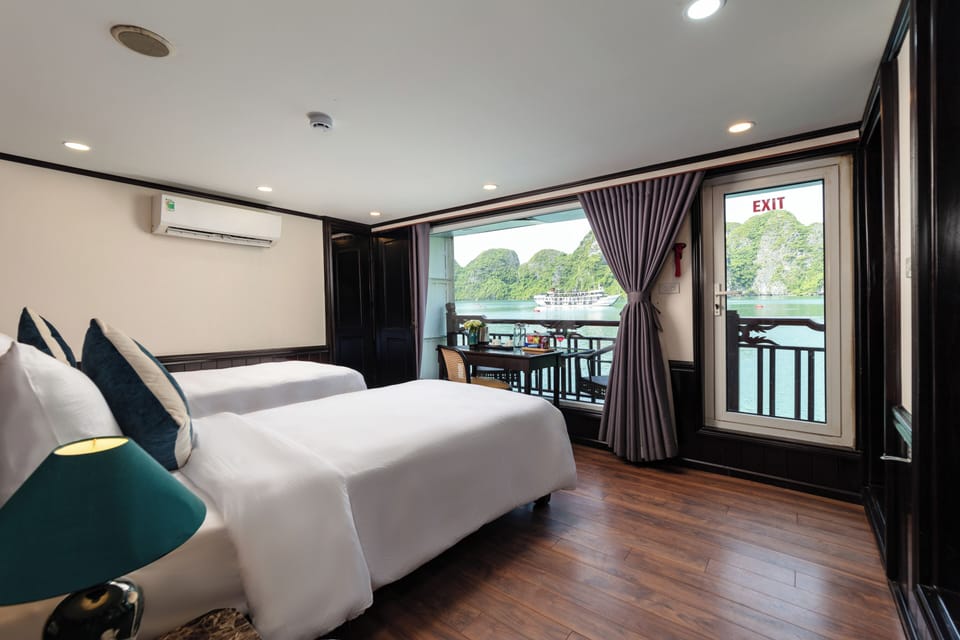 Senior Suite with Private Balcony and Bathtub | Premium bedding, minibar, desk, laptop workspace