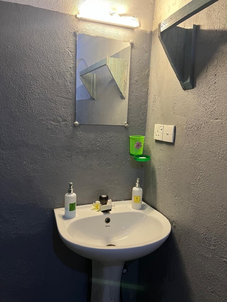 Shower, hydromassage showerhead, towels, soap
