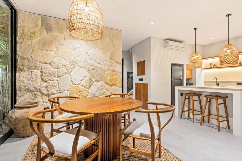 Deluxe Villa, Non Smoking, Patio | Dining room