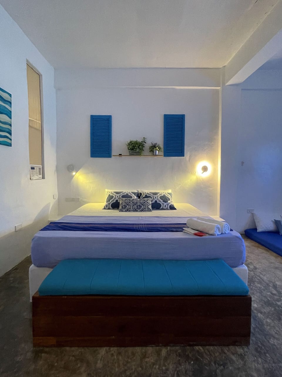 Suite | Minibar, desk, WiFi (free), bed sheets