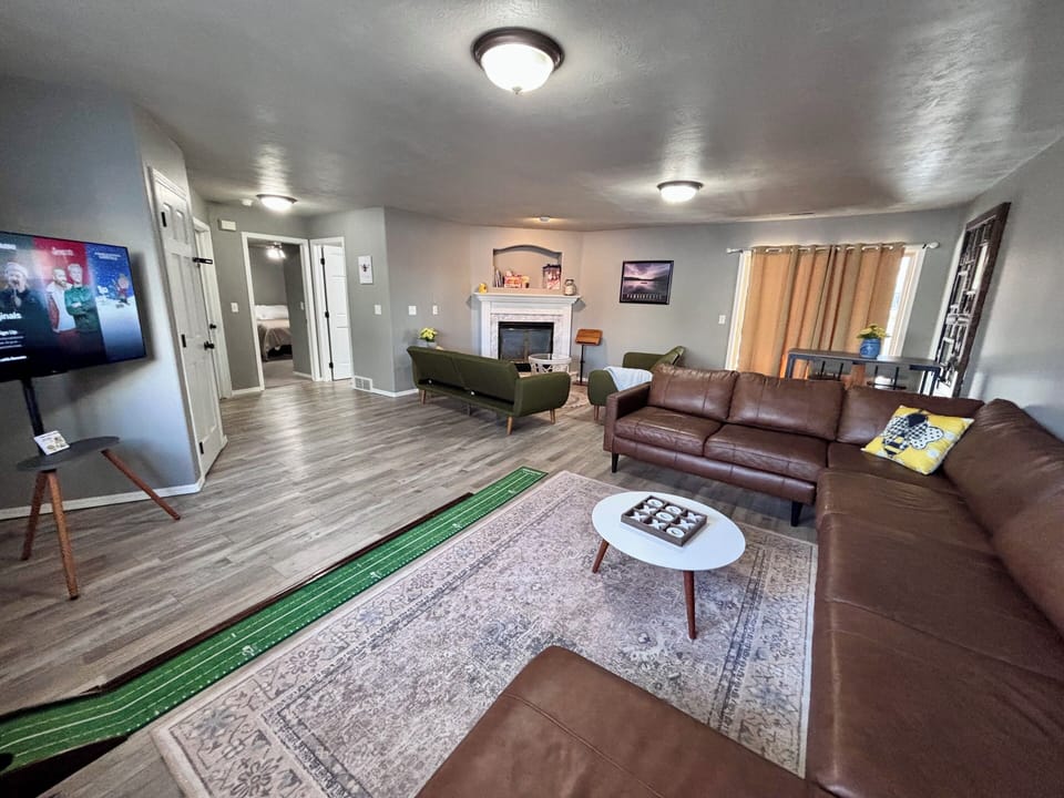 Spacious downstairs living room
