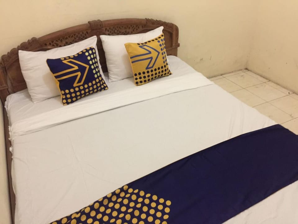 Economy Double Room | Bed sheets