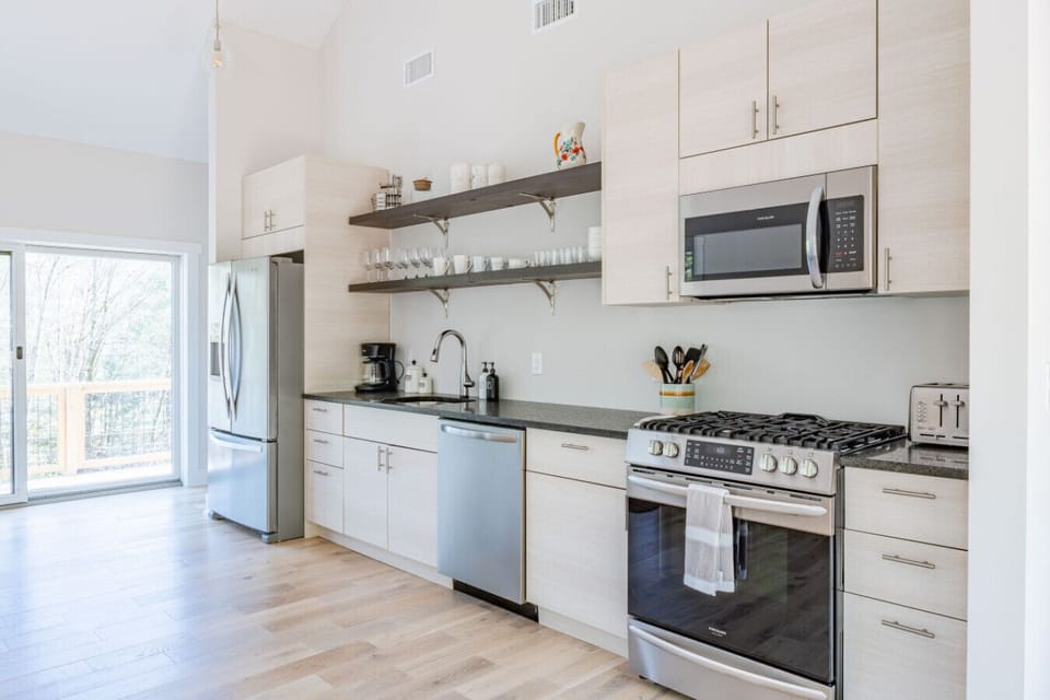 Bright and airy, fully equipped kitchen