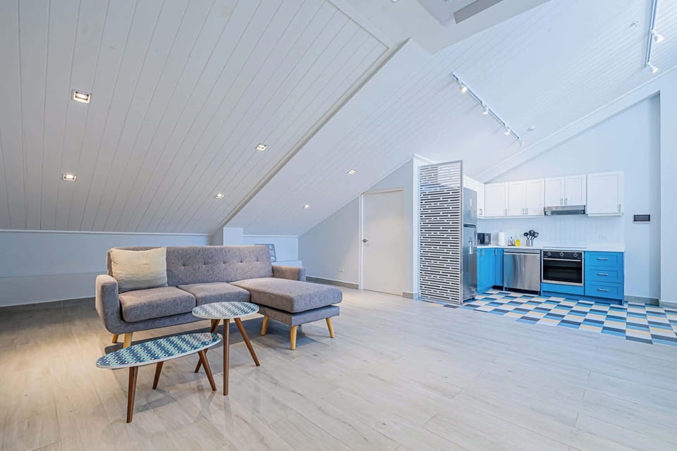 Spacious living room