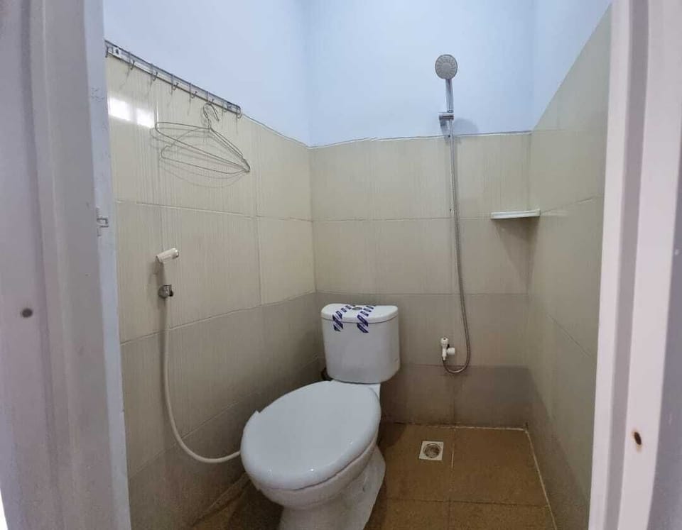 Shower, towels, soap, shampoo