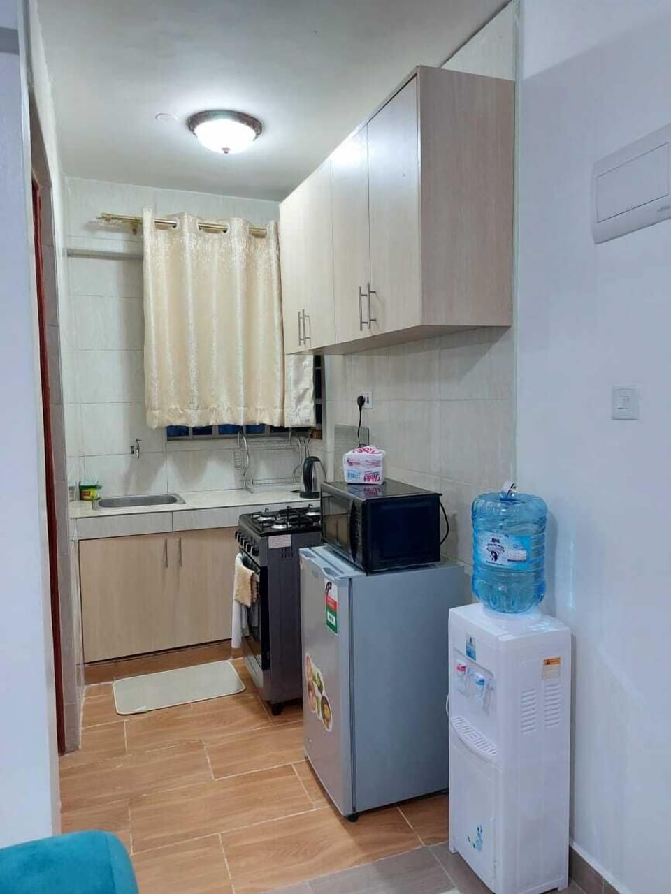 Deluxe Apartment, City View | Private kitchen | Fridge, microwave, cookware/dishes/utensils