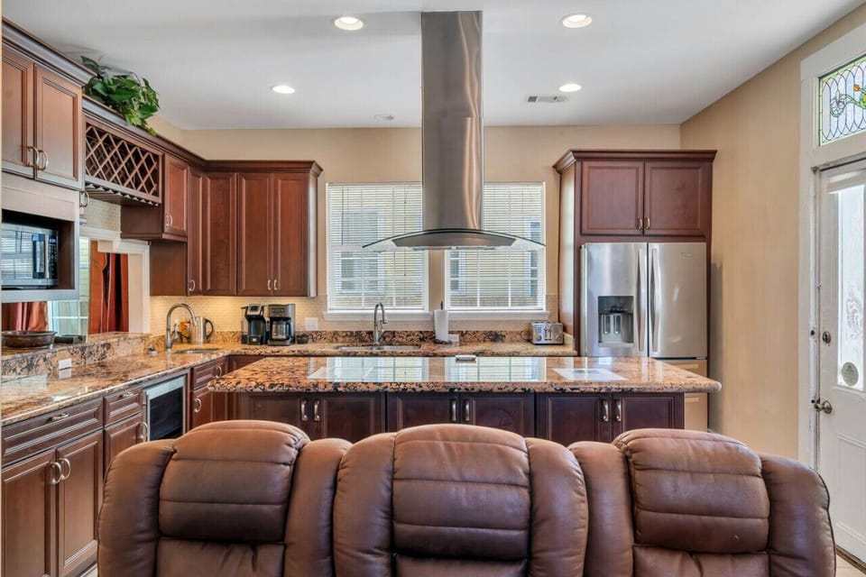 Fully-stocked Kitchen
