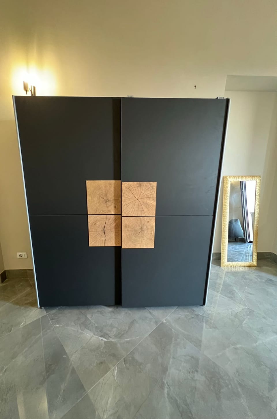 Soundproofing, free WiFi