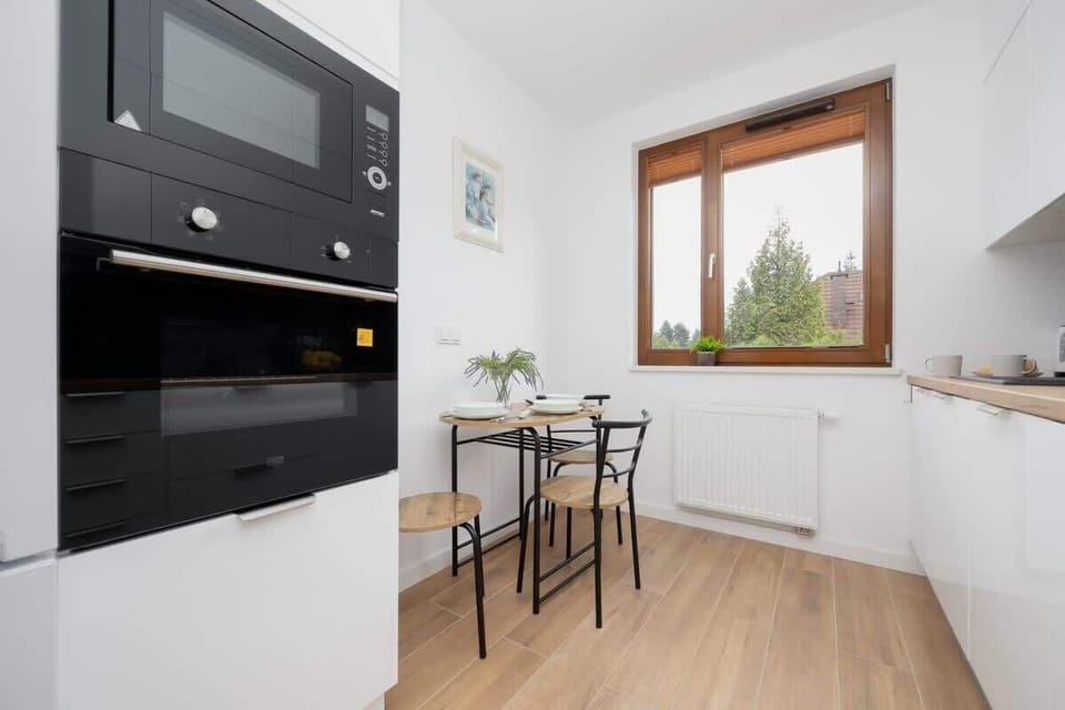 Bright kitchen with modern appliances – Plenty of counter space and natural light.

