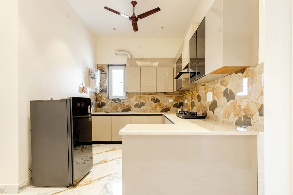 Deluxe Double Room, City View | Living area | TV